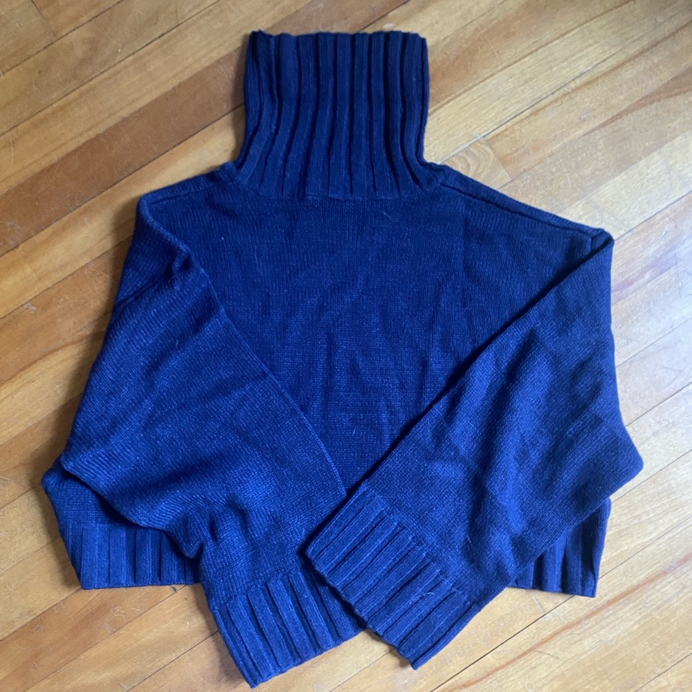 Cropped navy blue H&M sweater
